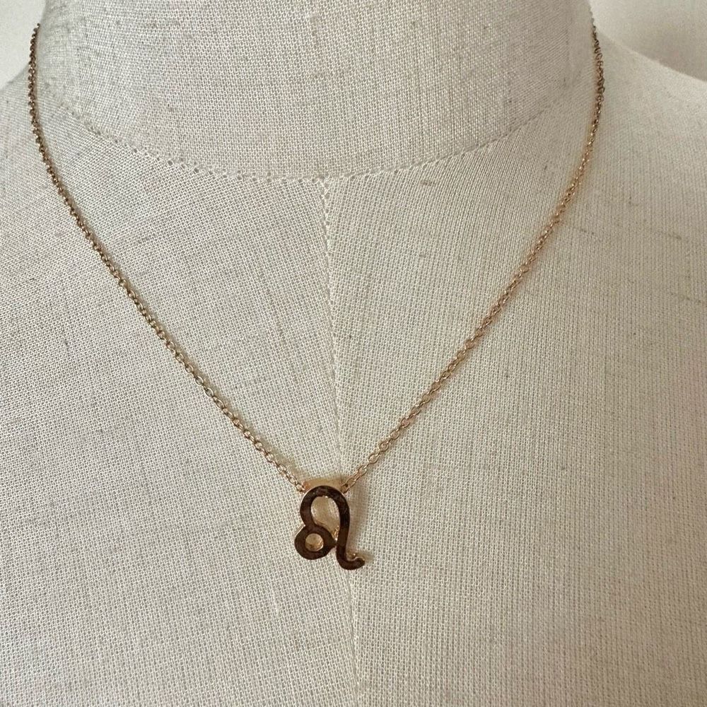 Leo zodiac sign gold tone pendant necklace